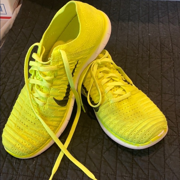 nike free neon yellow